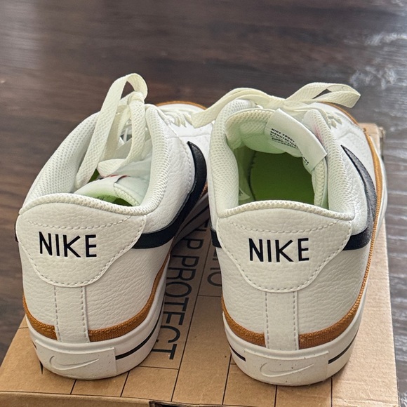 Like New Nike White and Black Sneakers with Orange Trim - Picture 6 of 11